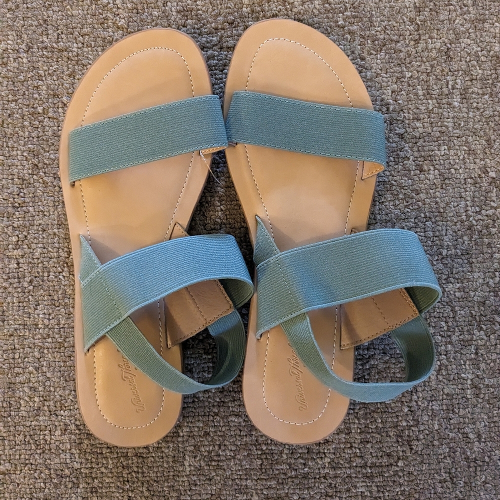 Universal thread sandal never worn